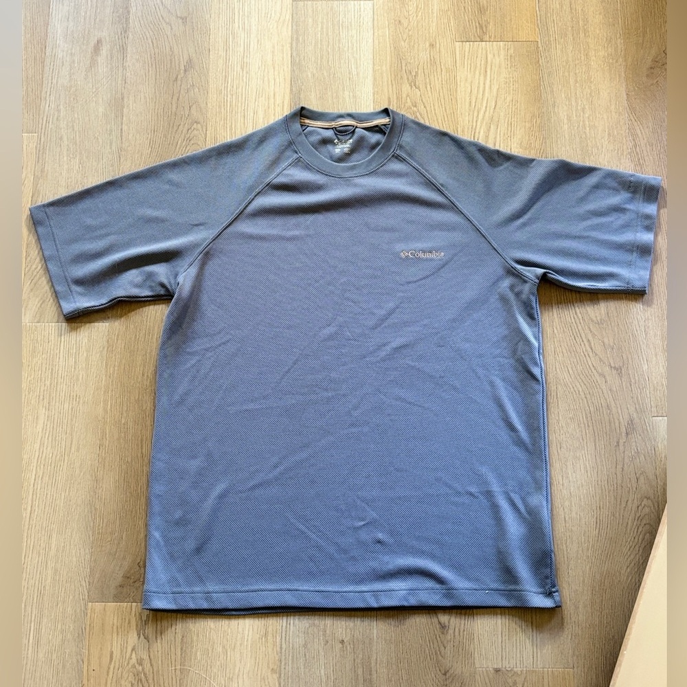 Columbia Men’s Performance Tee Gray Lightweight Quick Dry Shirt Size L
